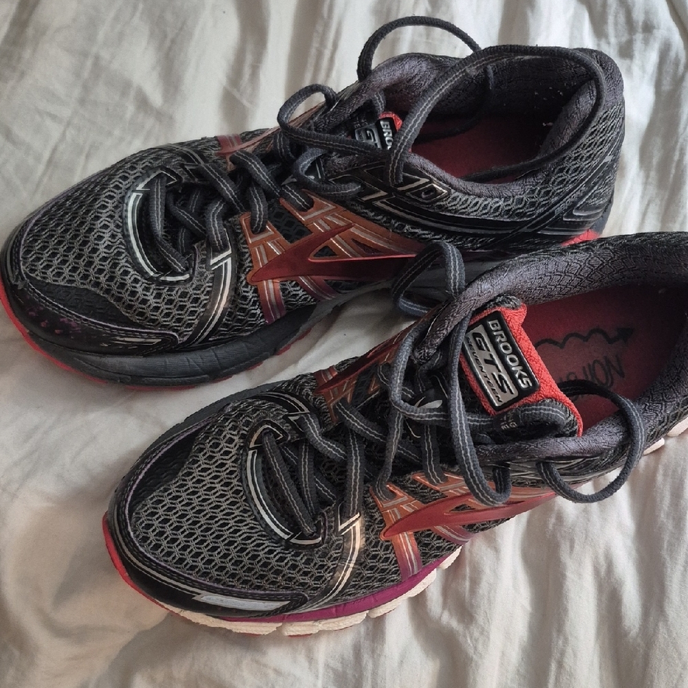 Brooks Women's Athletic Shoes - Black and Pink